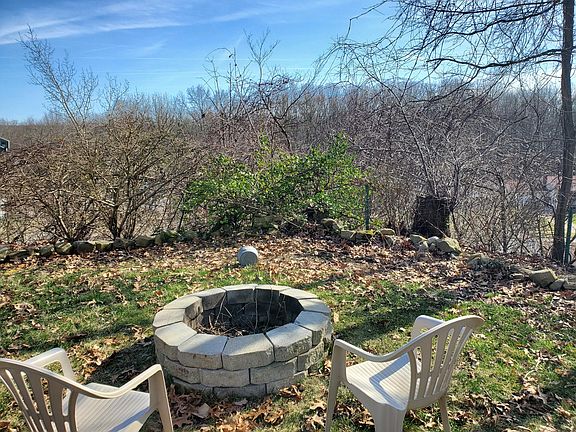 2nd image of 2017 Chestnut Hill Dr
