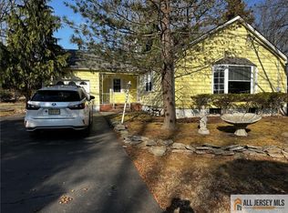 186 Midwood Way, Colonia, NJ 07067