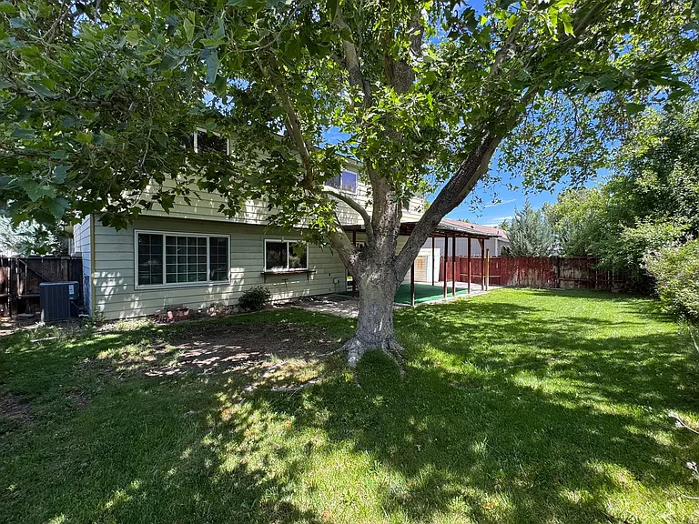1053 Glen Molly Dr — Photo 3
