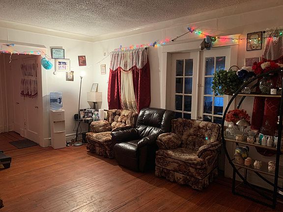 4th image of 25 Fairview Ave