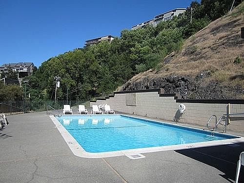 Corte Mesa Community pool