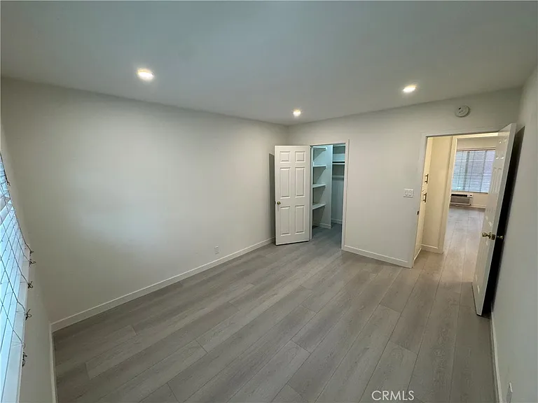580 W Stocker St #4 — Photo 10