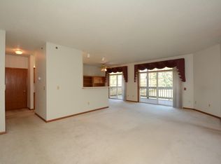 7901 S Scepter Dr APT 4, Franklin, WI 53132
