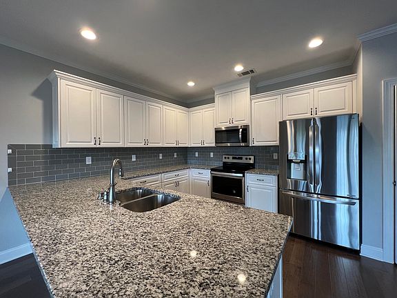 5th image of 235 Caroleton Dr