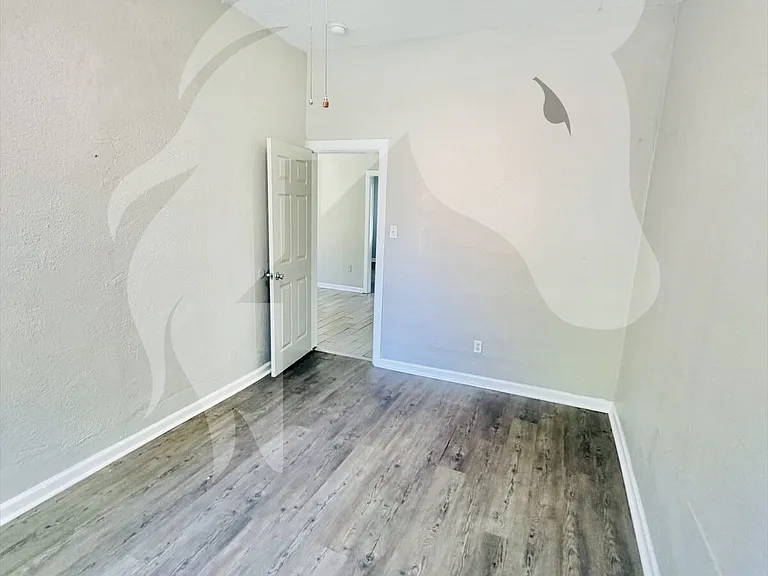 113 W Wabash Ave — Photo 13