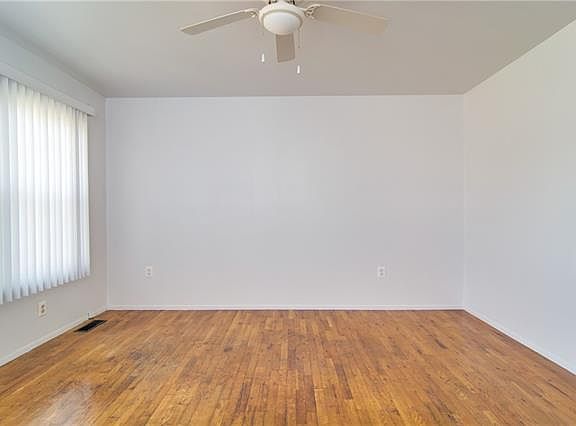 4th image of 9922 Jackson St