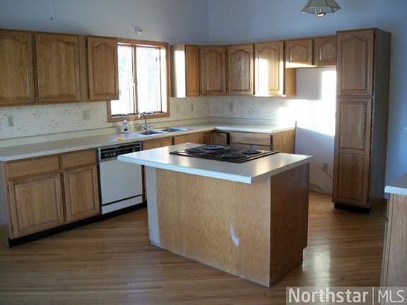 5th image of 2120 7th Ave E