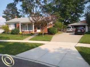194 Redwood Dr, Troy, MI 48083