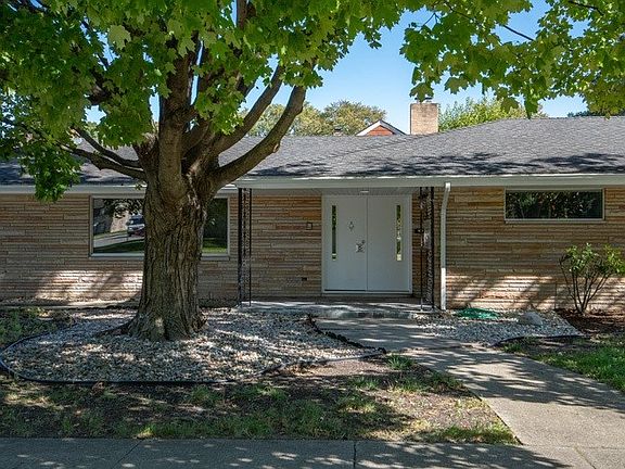 3rd image of 3303 E Jefferson Blvd