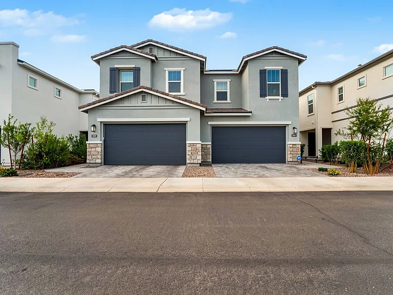 5036 E Campo Bello Dr — Photo 1