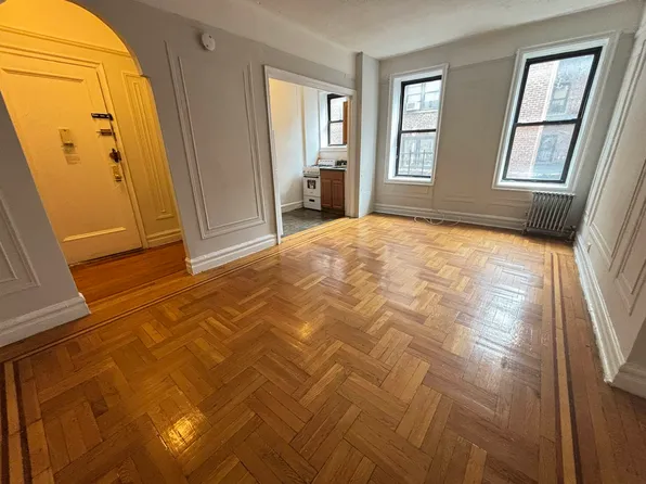 2825 Grand Concourse image 3 of 6