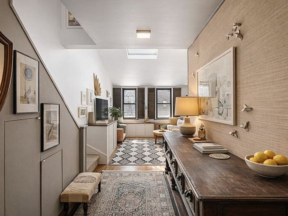 5th image of 425 E 78th St APT 6F