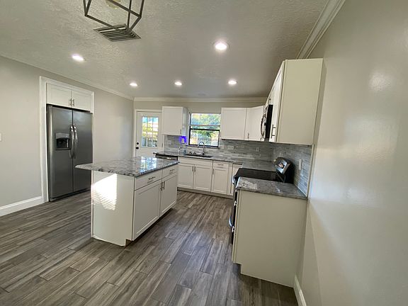 3rd image of 120 46th Ave