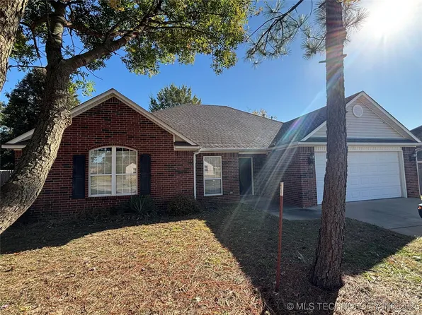 1920 Richmond Dr, Bartlesville, OK 74006