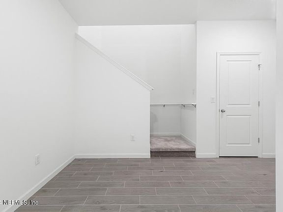 5th image of 28 Mission Cove Cir