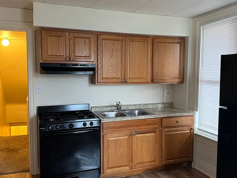 1559 W King St — Photo 24