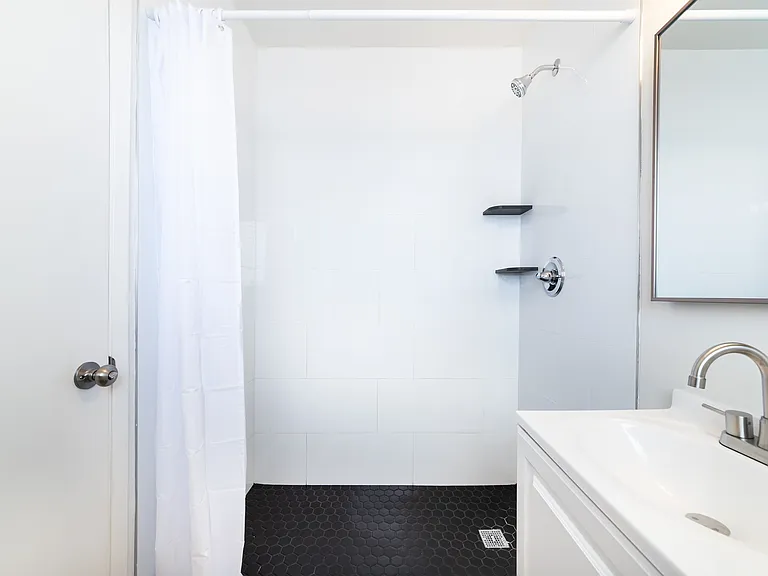 5926 Woodman Ave #10 — Photo 12