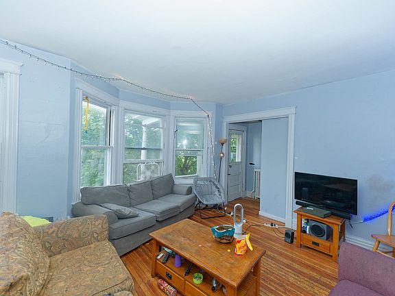 4th image of 482 Hudson Ave