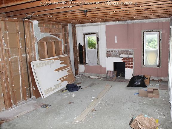 3rd image of 421 Montrose Dr