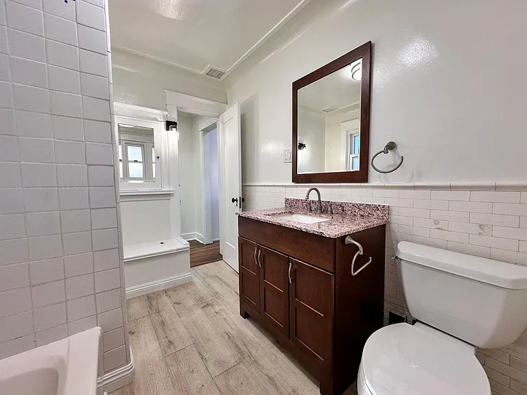 242 1/2 Coronado Ave — Photo 25