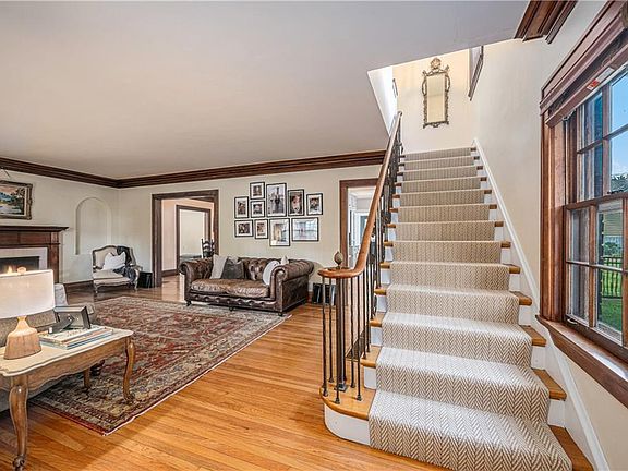 5th image of 634 W 62nd St