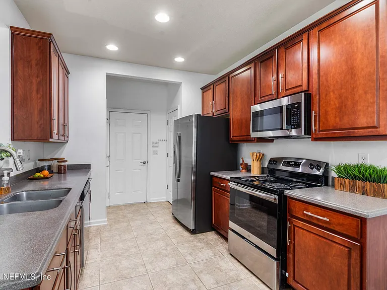 3897 Lionheart Dr — Photo 8
