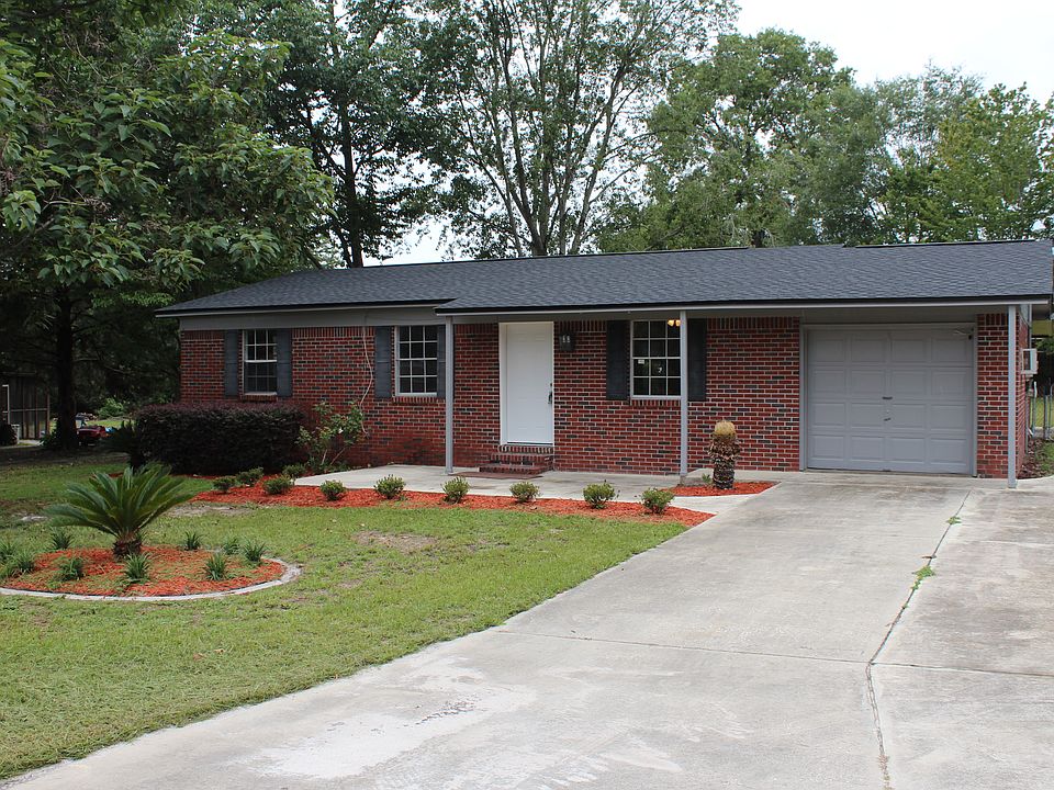 1st image of 136 SW Dunn Way