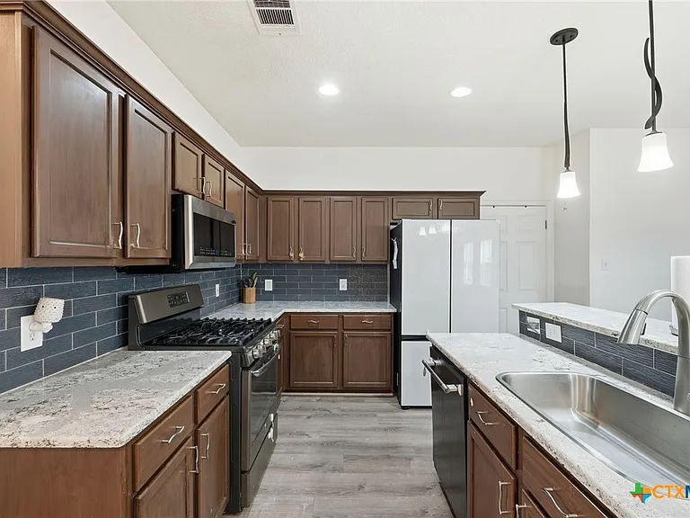 1410 Katie Lynch Dr — Photo 10