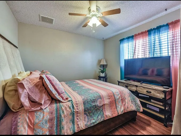 1019 Peg St — Photo 8
