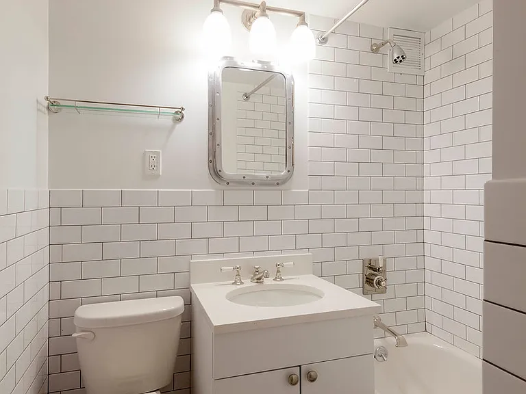 255 W 14th St #5B — Photo 4