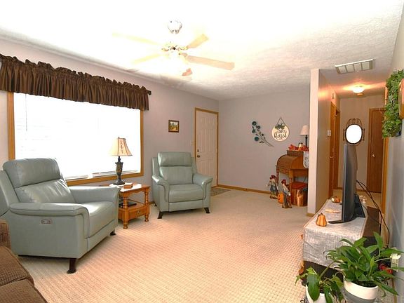 3rd image of 7542 Meridian Ave