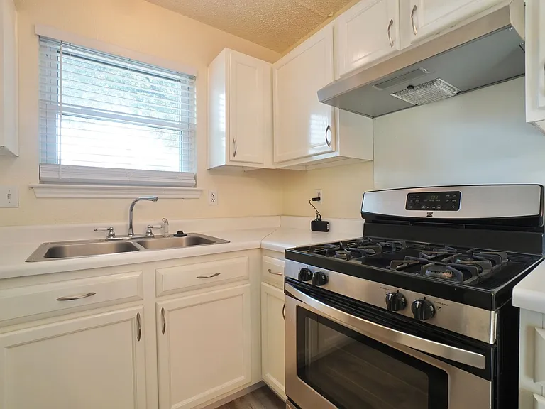 13102 Staton Dr — Photo 11