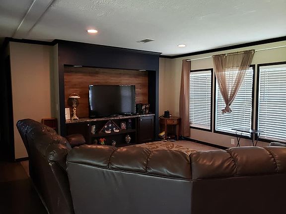 3rd image of 164 Peggy Ln