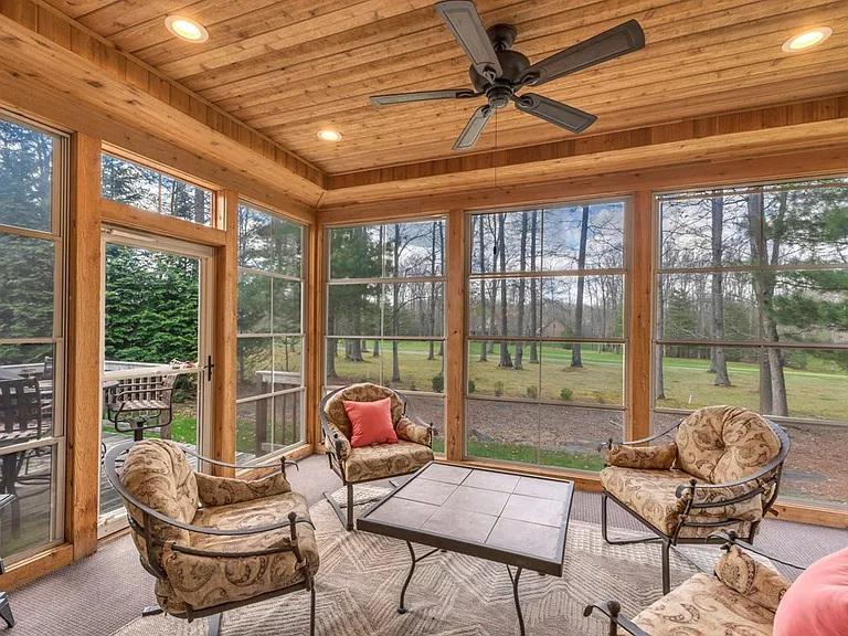 109 Fox Pen Way — Photo 32