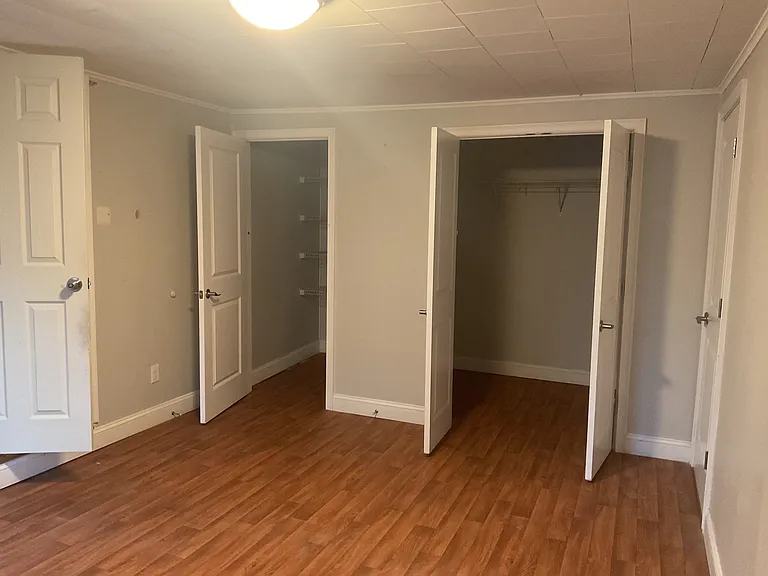 91 Van Dam St #4 — Photo 4