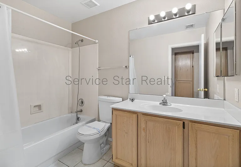 1318 E Saint John Rd — Photo 11