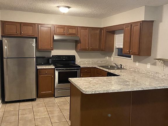 3rd image of 1823 Bayard Pl