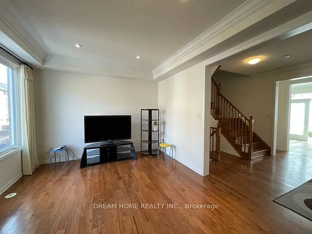 18 Yates Ave — Photo 9