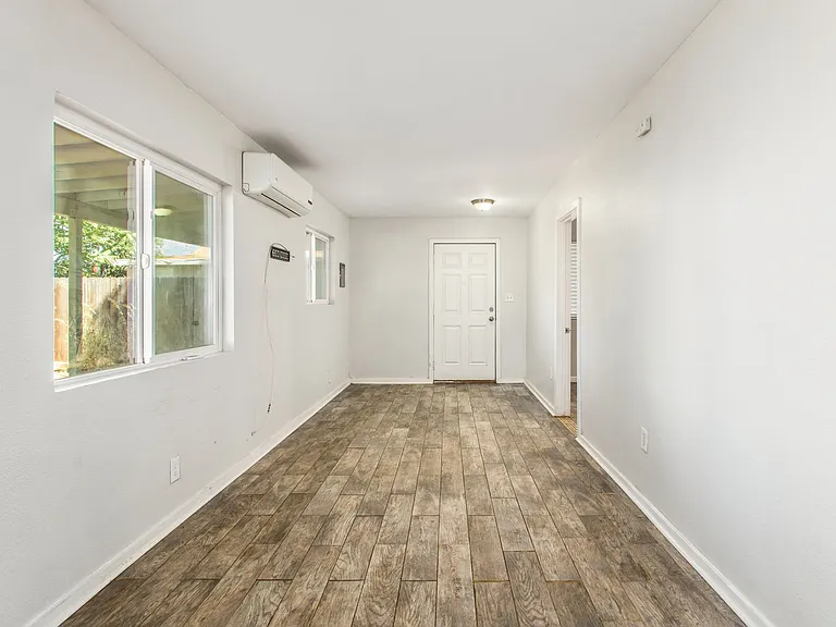 14993 Yucca Ave — Photo 8