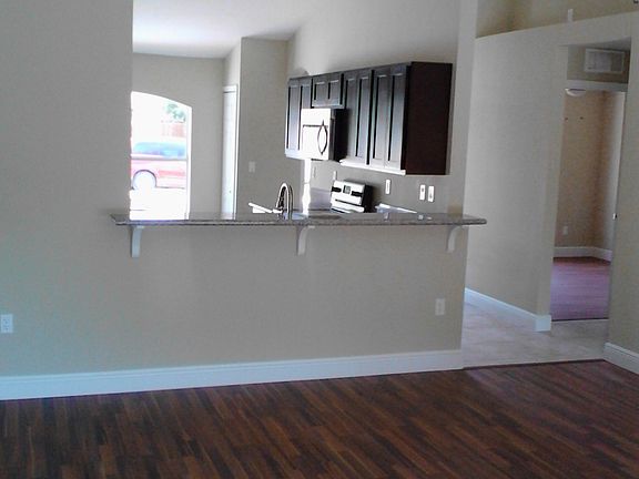 2nd image of 866 Chestnut Ave