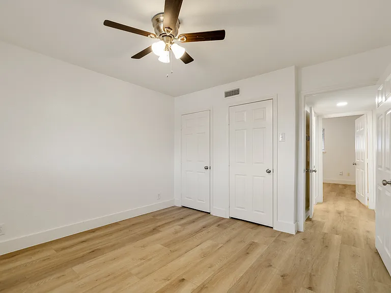 Carolina Apartments — Photo 11