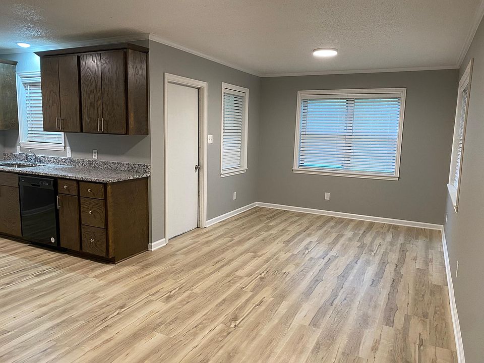 1st image of 3912 Ivy Ln