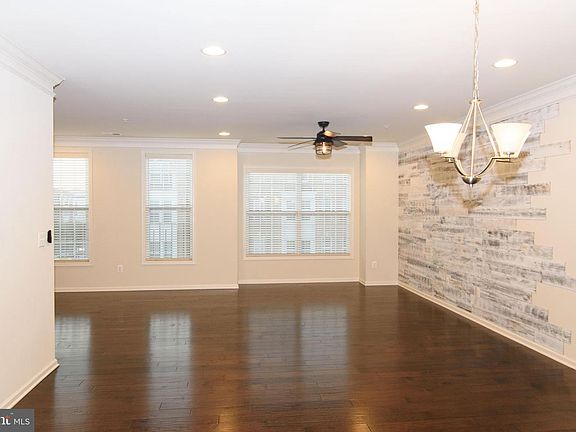 3rd image of 23478 Belvoir Woods Ter