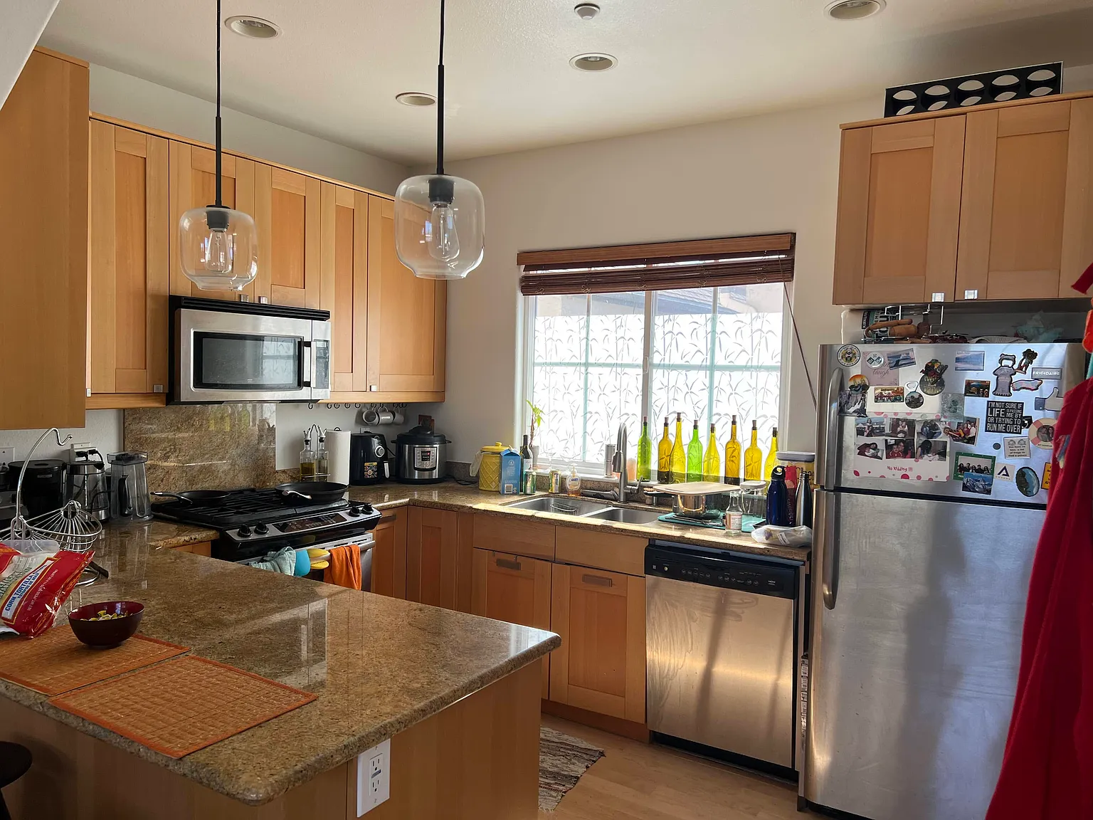 3 bed, 1100 sqft, $4,500 — Photo 3