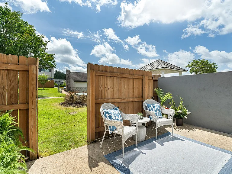 Private balcony/patio