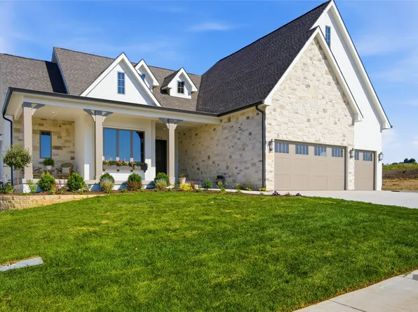 2724 Wakonda Dr, Norwalk, IA 50211