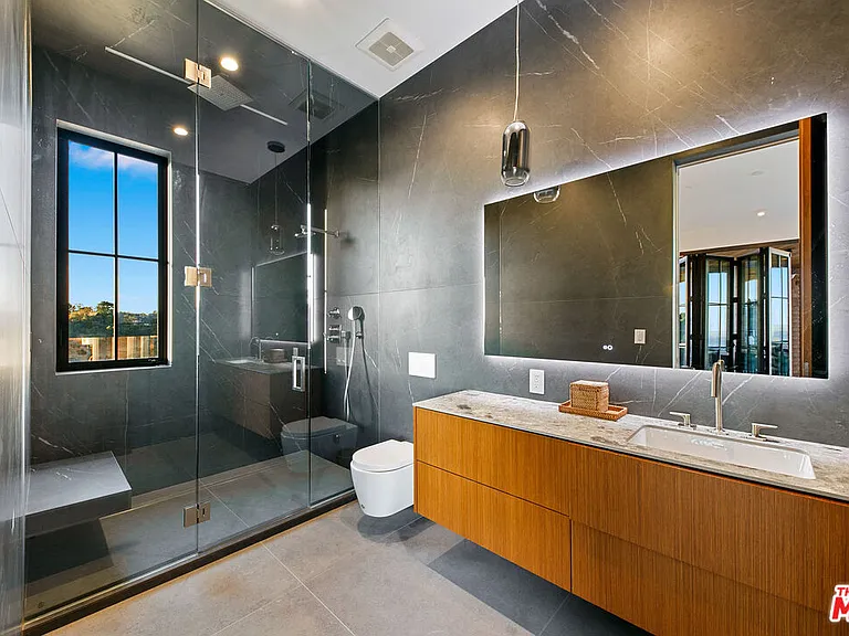 2020 Cyprean Dr — Photo 39