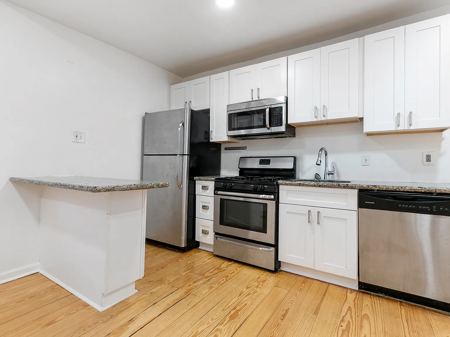 3 bed, 1200 sqft, $1,800 — Photo 2