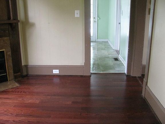 3rd image of 1523 Moorman Ave NW