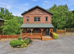 826 Great Smoky Way, Gatlinburg, TN 37738
